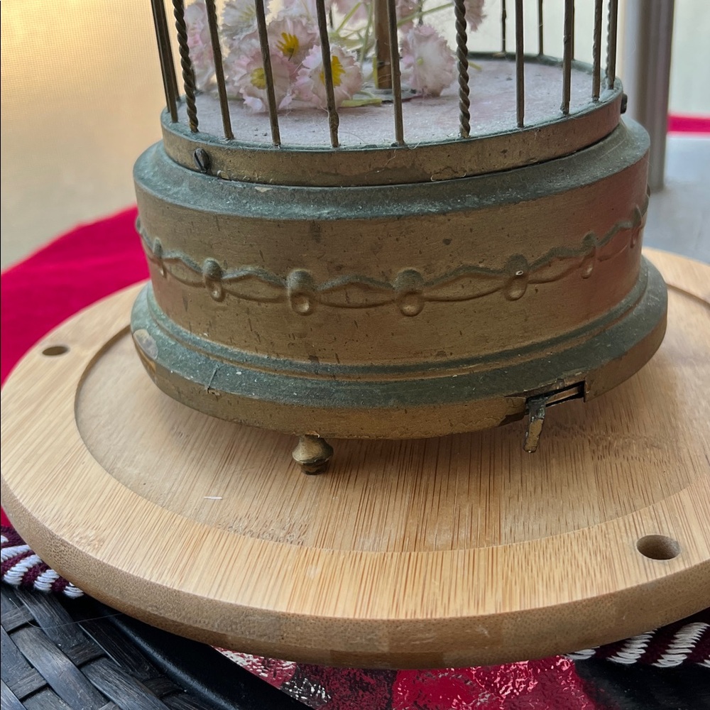 Must see VIDEO!!! Decorative Antique Bird Cage with Bird - Made in Germany - Picture 5 of 6